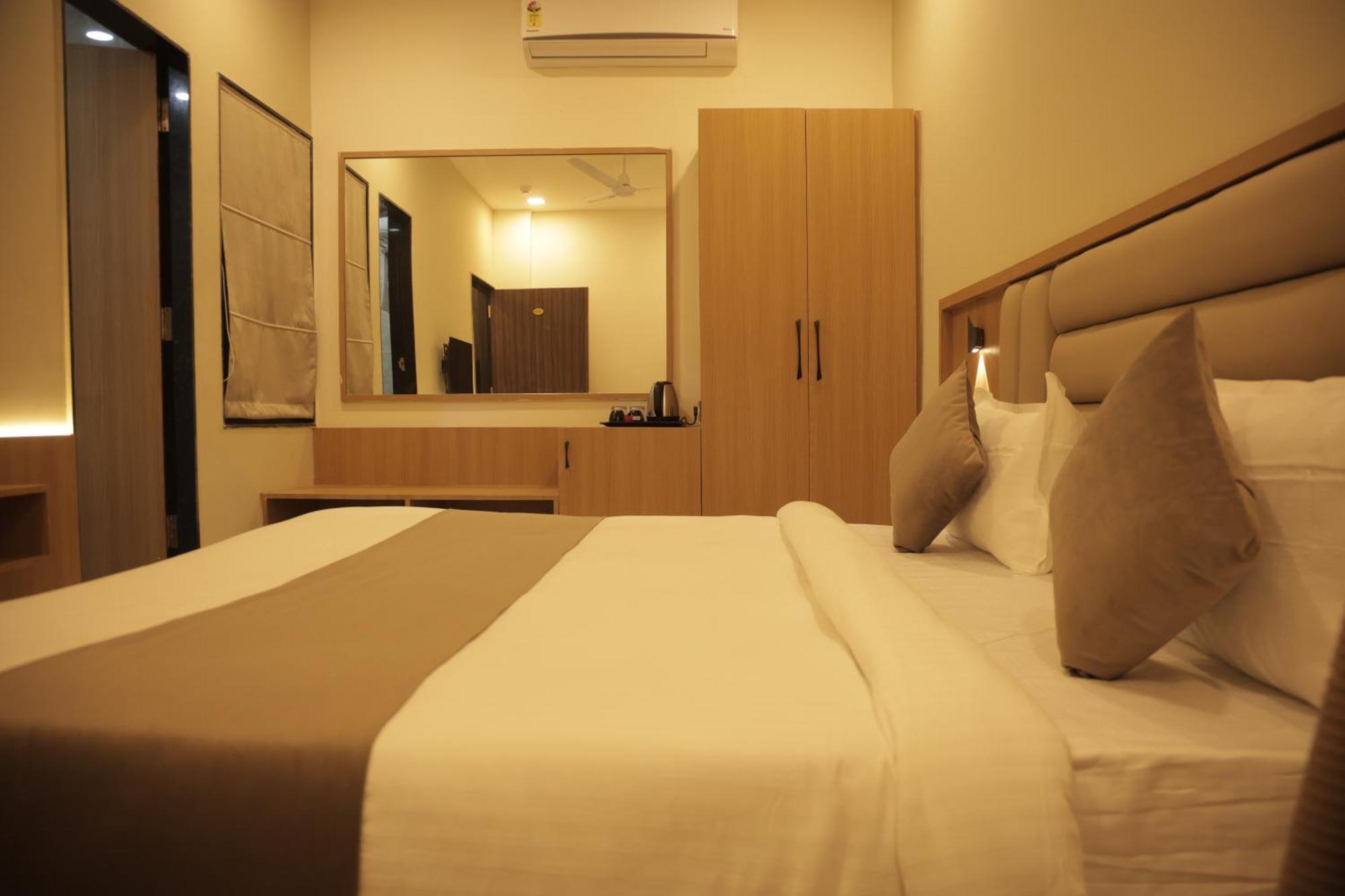 Hotel The Rainbow Inn Udaipur Ngoại thất bức ảnh