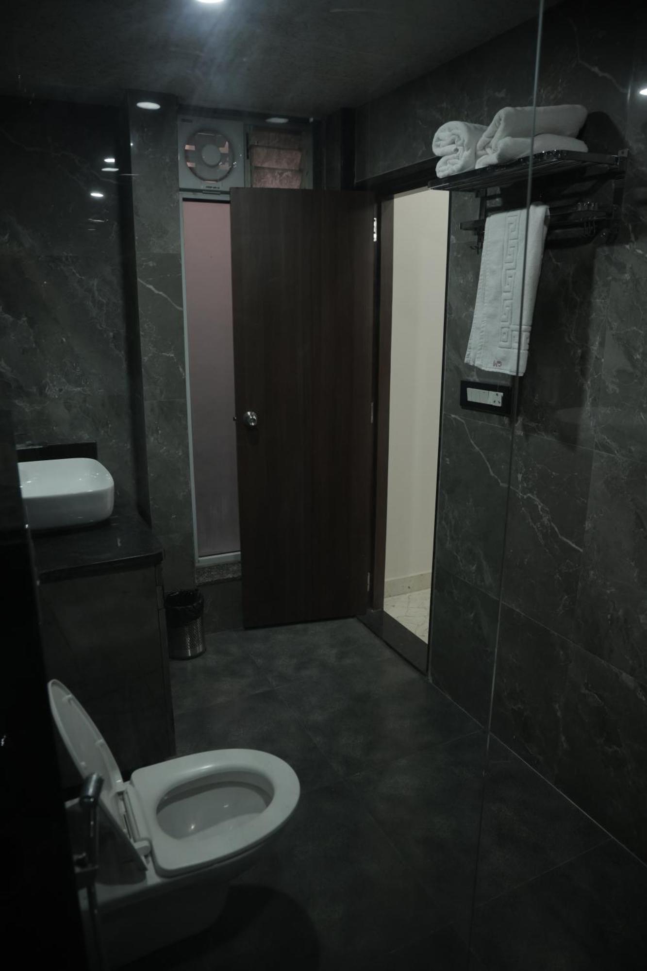 Hotel The Rainbow Inn Udaipur Ngoại thất bức ảnh