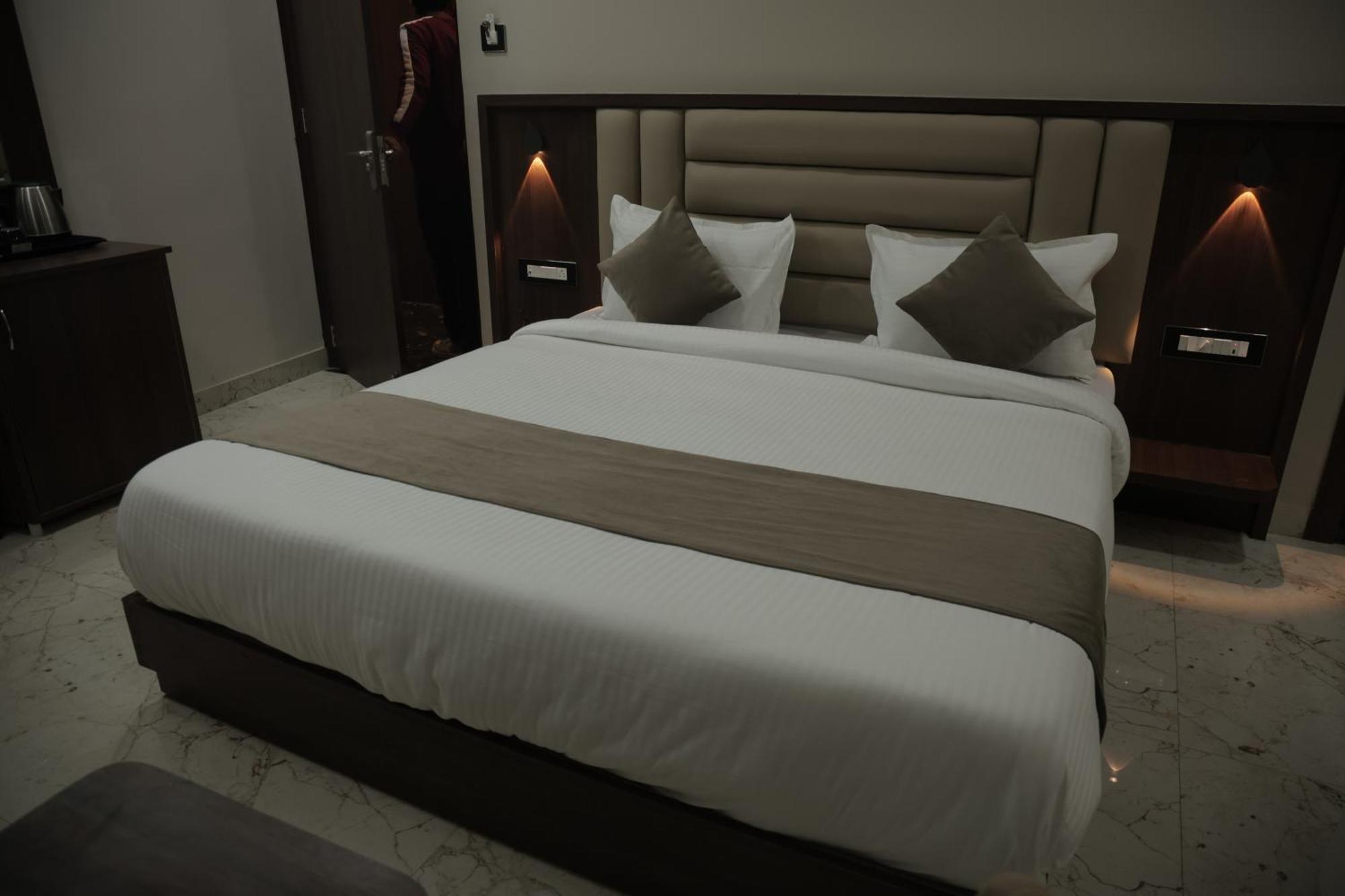 Hotel The Rainbow Inn Udaipur Ngoại thất bức ảnh
