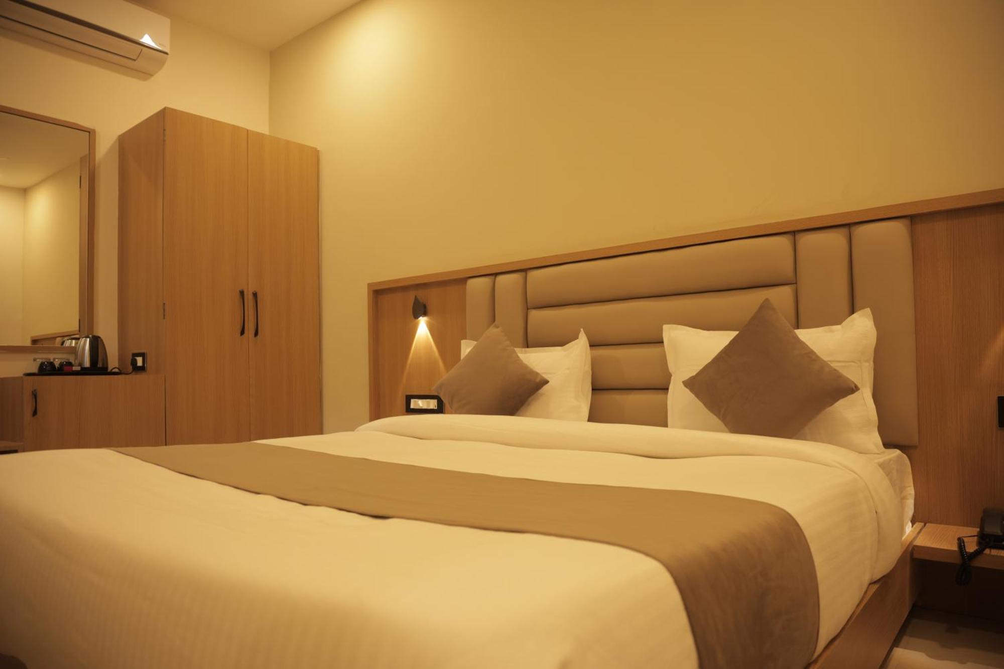 Hotel The Rainbow Inn Udaipur Ngoại thất bức ảnh