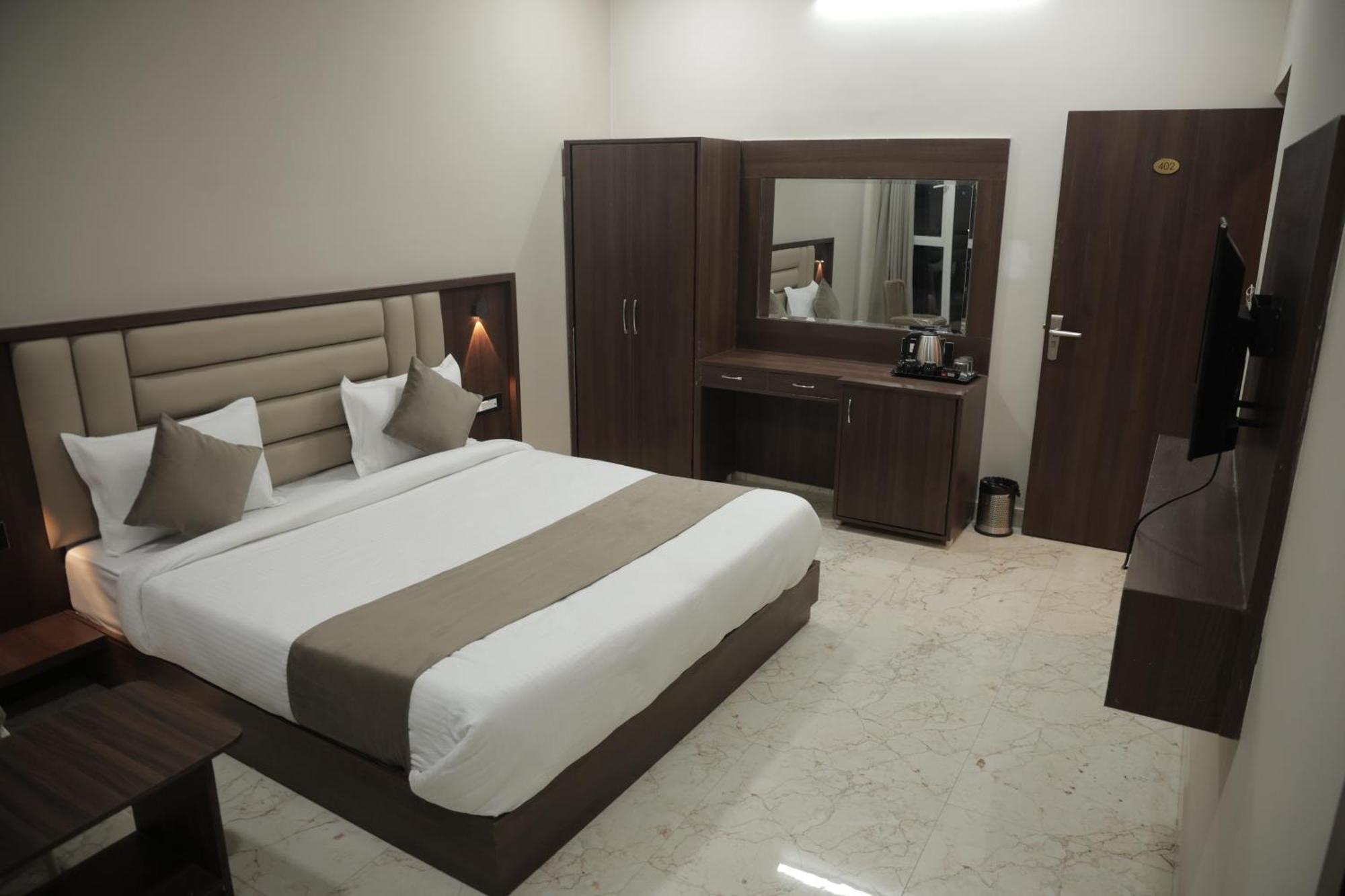 Hotel The Rainbow Inn Udaipur Ngoại thất bức ảnh