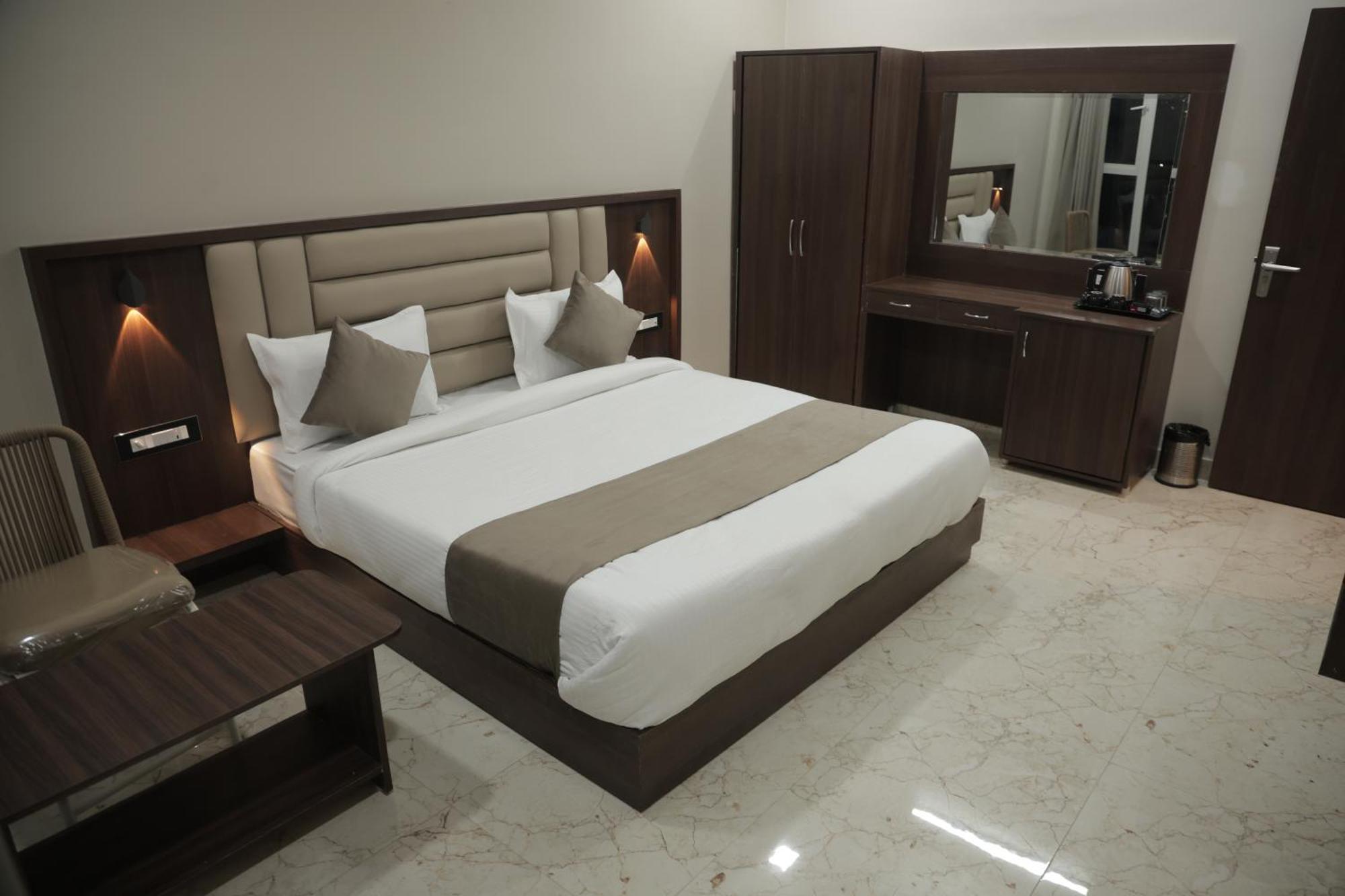 Hotel The Rainbow Inn Udaipur Ngoại thất bức ảnh