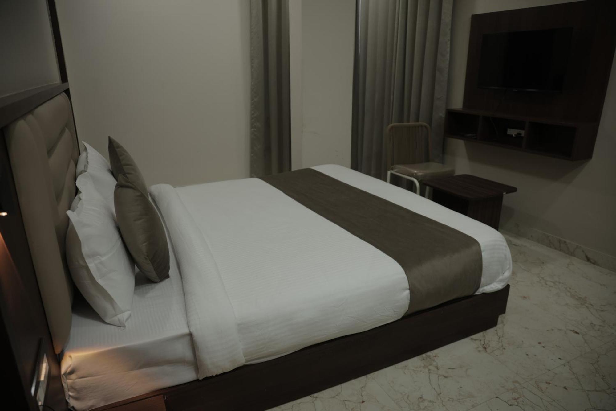 Hotel The Rainbow Inn Udaipur Ngoại thất bức ảnh